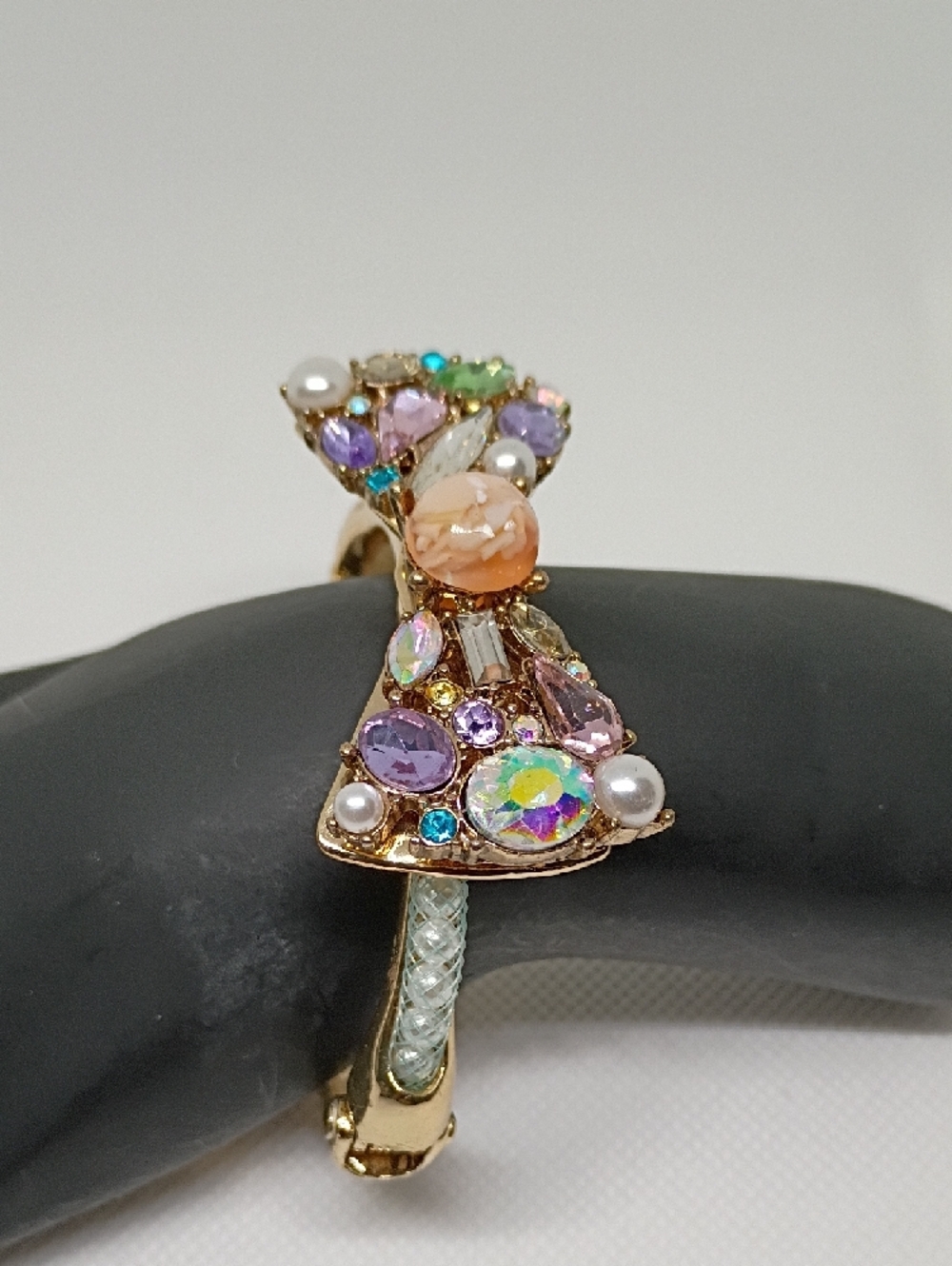 Betsey Johnson Elegant Multicolor Crystal Bow Bracelet - Picture 2 of 7